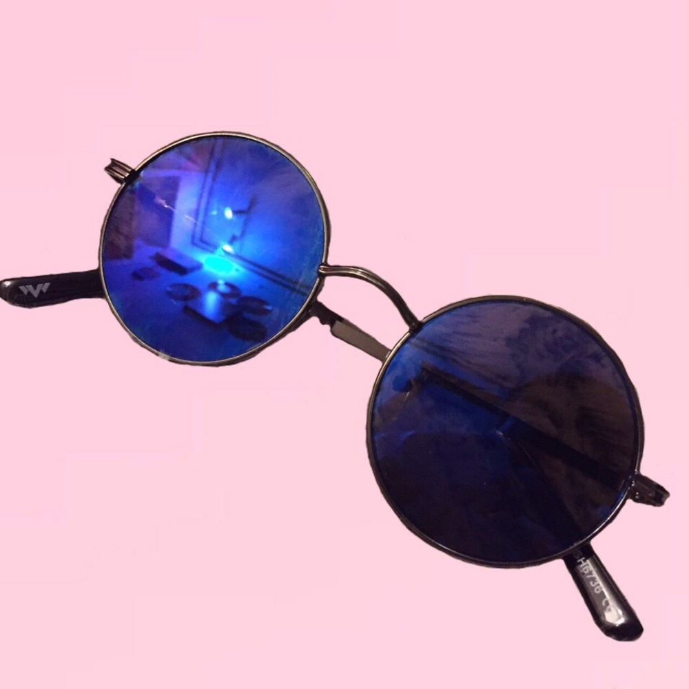 Round blue lens sunglasses